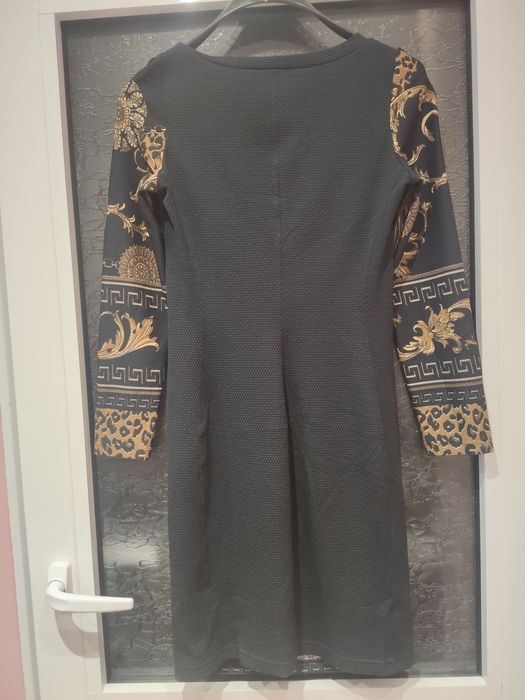 Рокля - тъмносиня с шарки