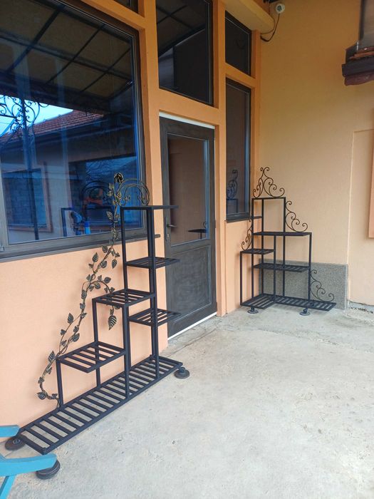 Ръчно изработени метални цветарници