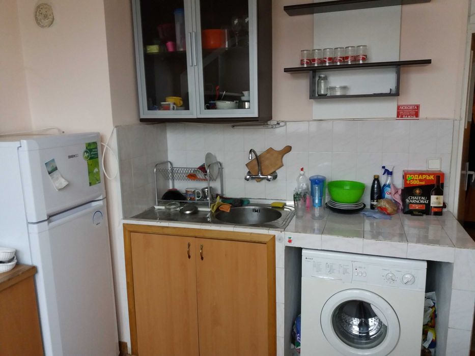 Дава се под наем Тристаен апартамент в Велико Търново, Център - 82 кв.м за 76.5 € - Снимка #1