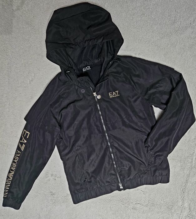 Оригинални Emporio Armani-EA7 ветровки и суичър