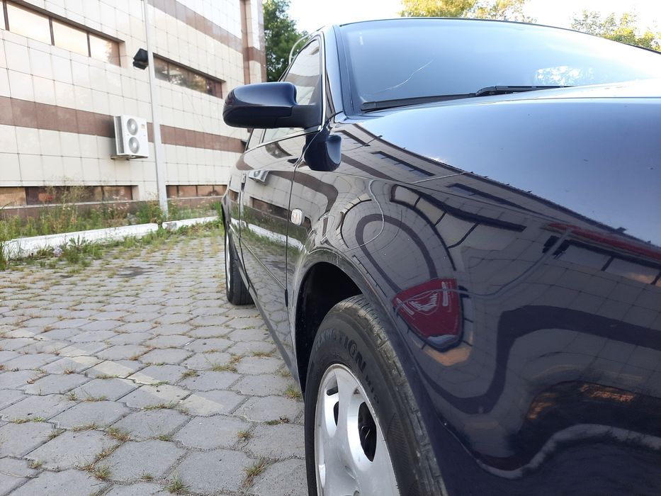 Продаю Ауди А6 2003г V2.4