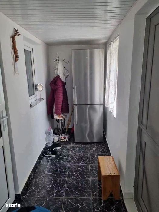 De vanzare vila la 5 min de Roman compusa din 7 camere, 1500mp teren