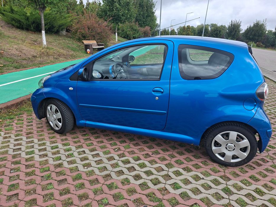 Toyota Aygo 1.0 Automată – 2010 – 95.500 km – Albastru metalizat