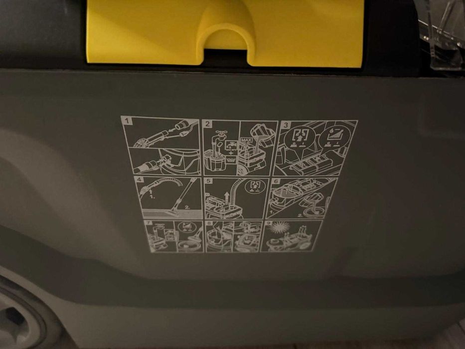 aspirator profesional Karcher cu spalare