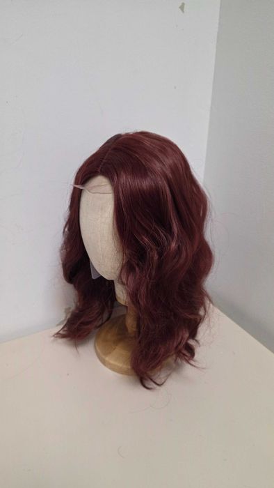 Perucă BARSDAR lace front 46 cm, ondulată, roșu burgundy-arămiu