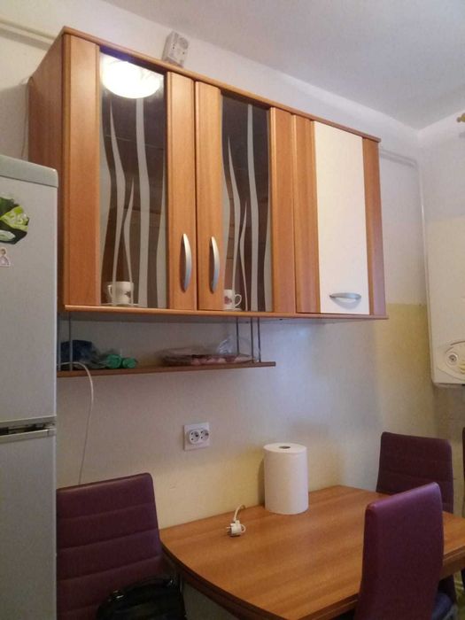 Inchiriez apartament 3 camere | semidecomandat | 60 mp | et 1 | mobilat | utilat | Cantemir | disponibil imediat | proprietar