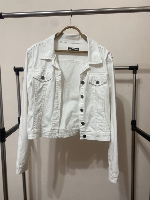 Продам белую джинсовку