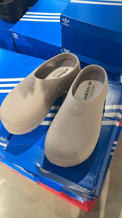 Vand papuci Adidas 100% originali
