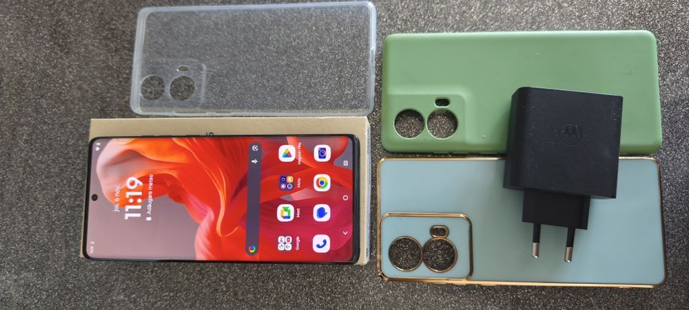 Vând telefon Motorola g 85 5g nou la cutie