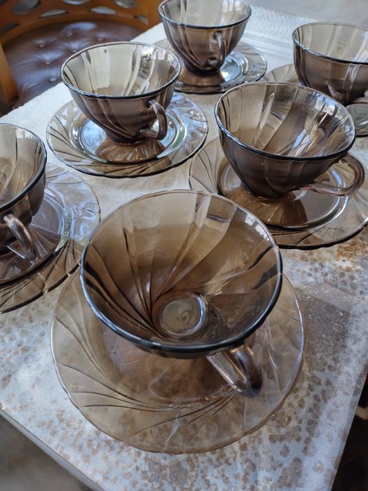 Стар витринен дуралекс сервиз за кафе или чай