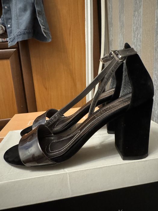 Замшевые босоножки