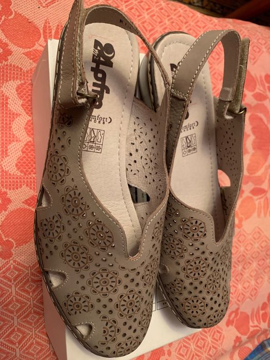 Босоножки женские