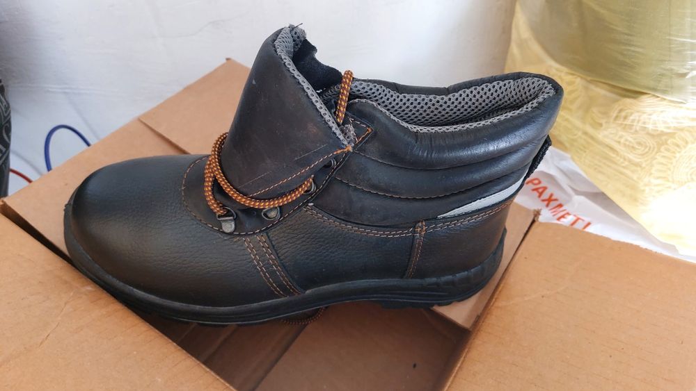 Продам спец ботинки летние