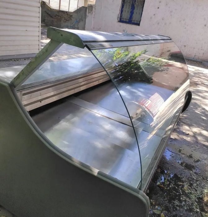 Витринный холодильник
