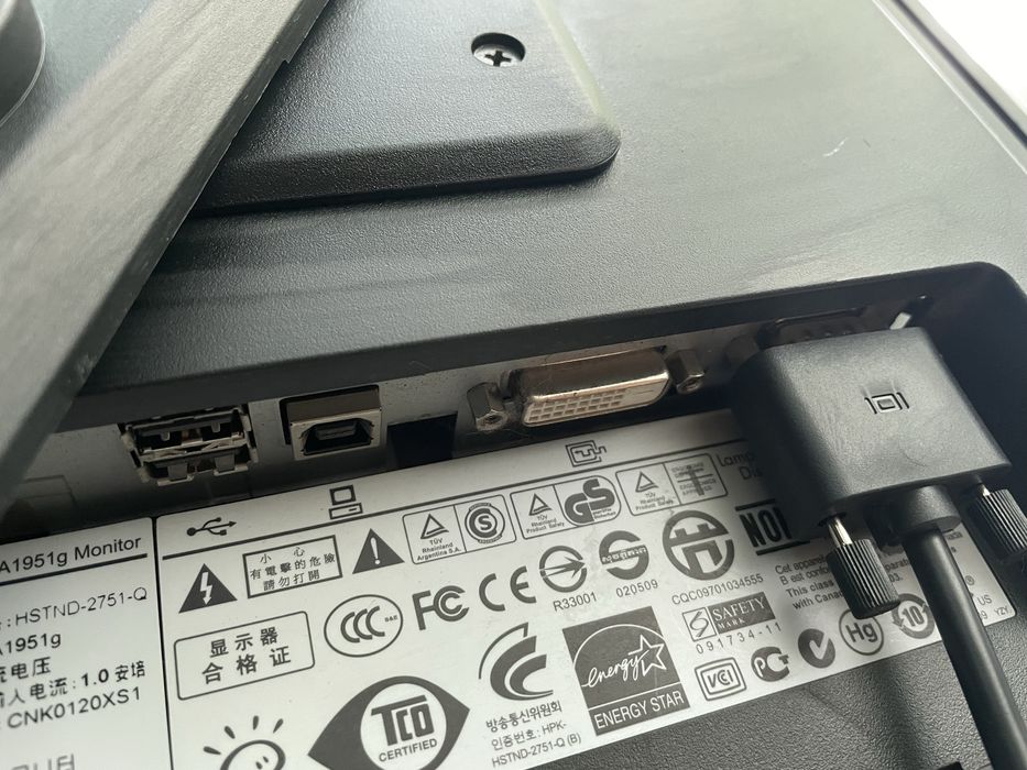 Мониторы 19 дюйм поворотный