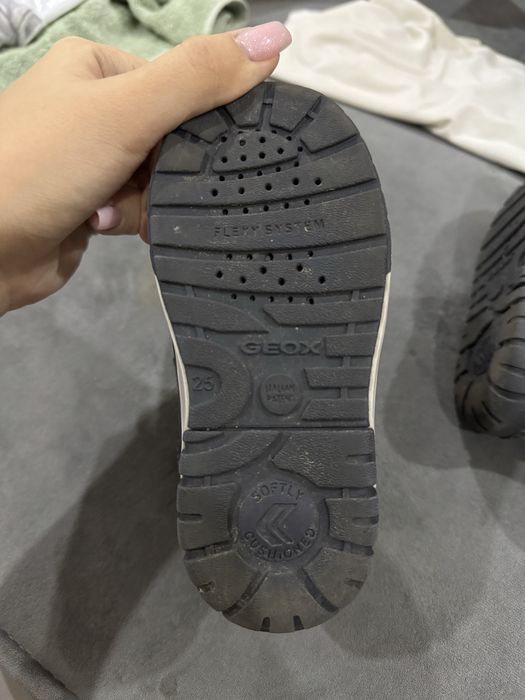 Продам детскую обувь Geox