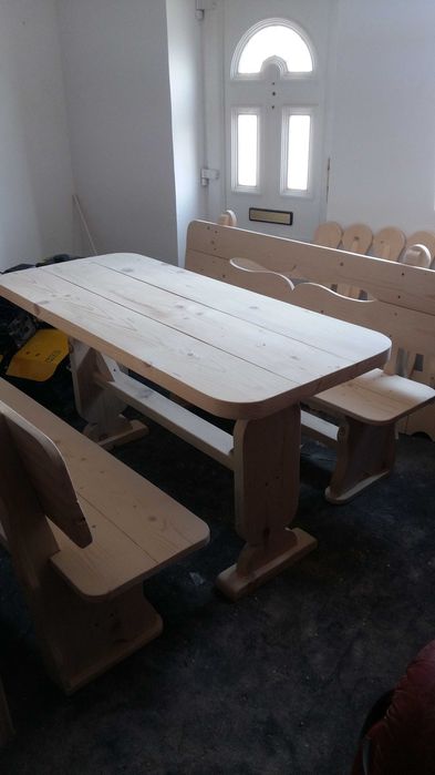 Corpuri din lemn masiv.