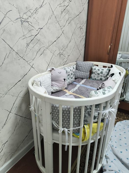 Детская кроватка с бортиками