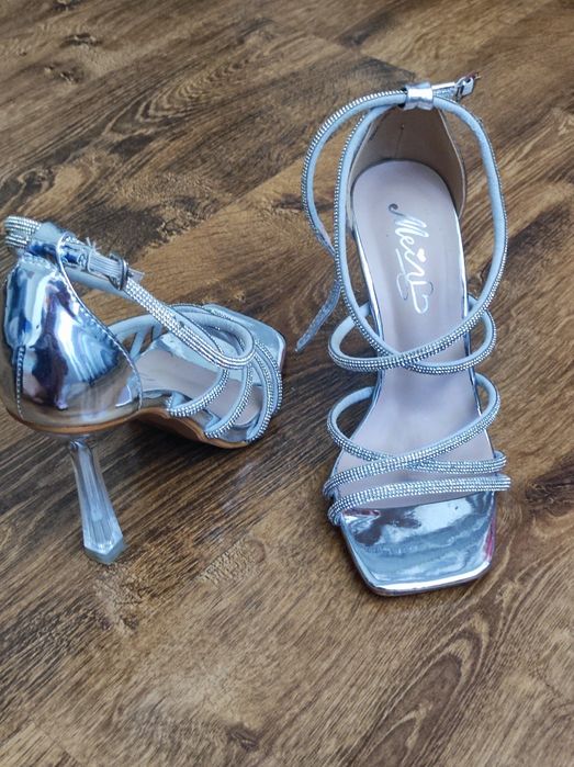 Sandale cu toc Nr 35