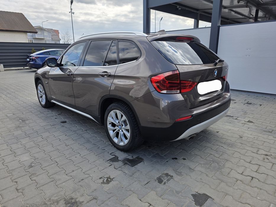 BMW X1 An fabricație 2011 motorizare 2.0 diesel Bi-Turbo de 204 CP, tracțiune integrală xDrive (4x4), cutie automată, pachet X-Line