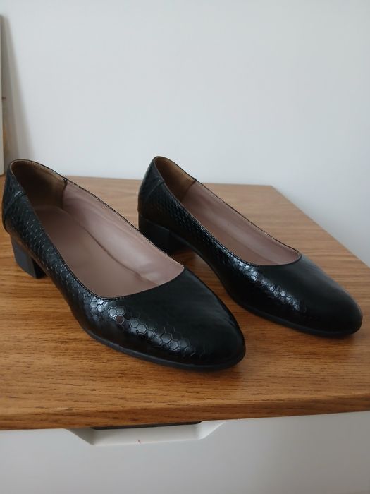 Oferta!! Pantofi din piele  impecabili cumparati de la magazinul  J'acobs