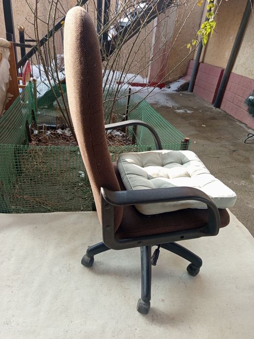 Продам / большой стул / .