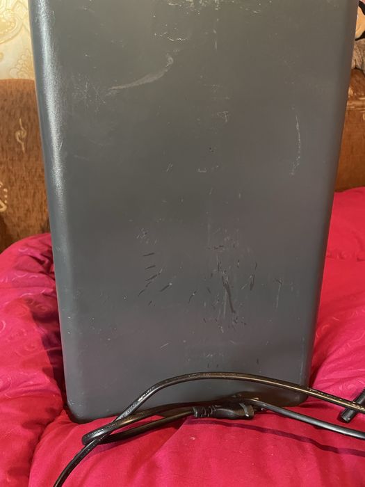 Vand boxa jbl subufar  putin zgariata functionează