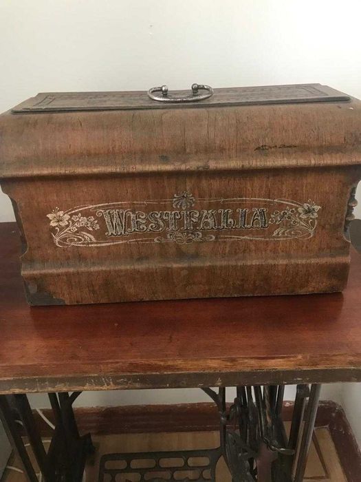 Антикварная швейная машинка 1900 г