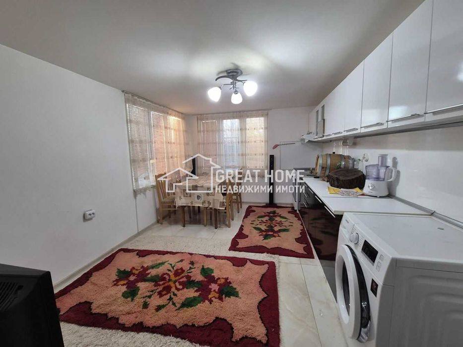 Двуетажна тухлена къща в живописното село Васил Левски!! Гараж!!