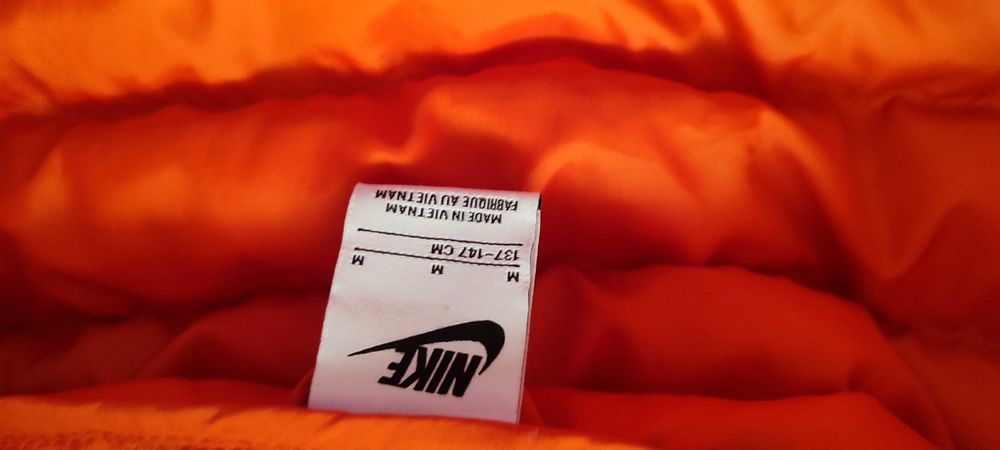 Зимно яке NIKE за момче,момиче.