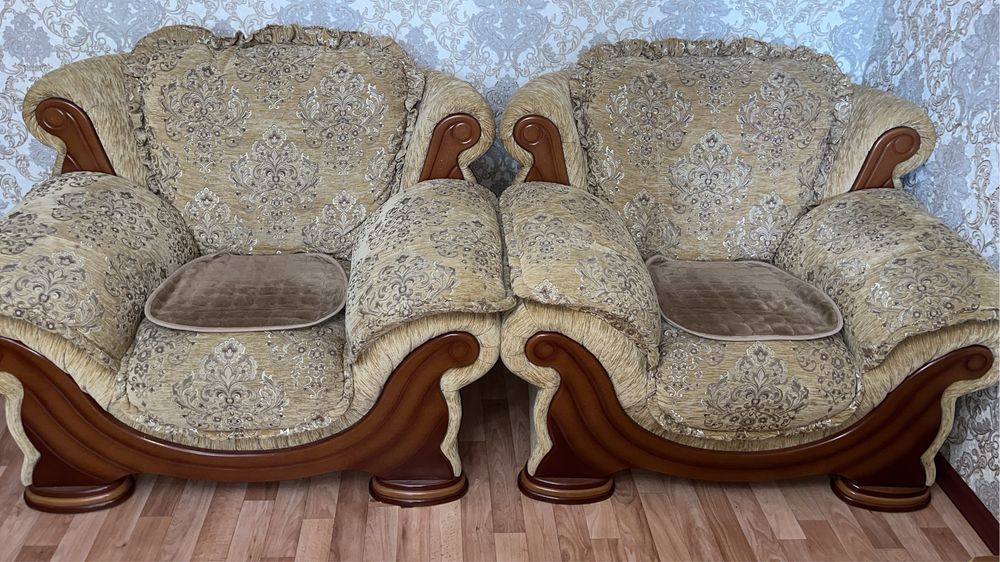 Диван раскладной и два кресла