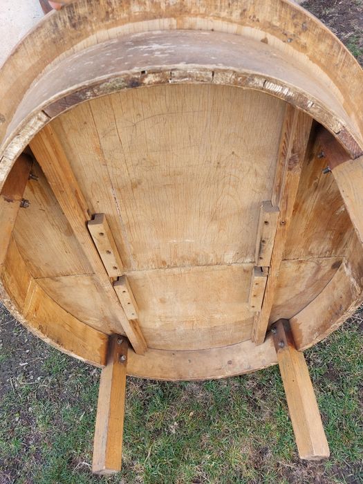 Продам стол (овальный)