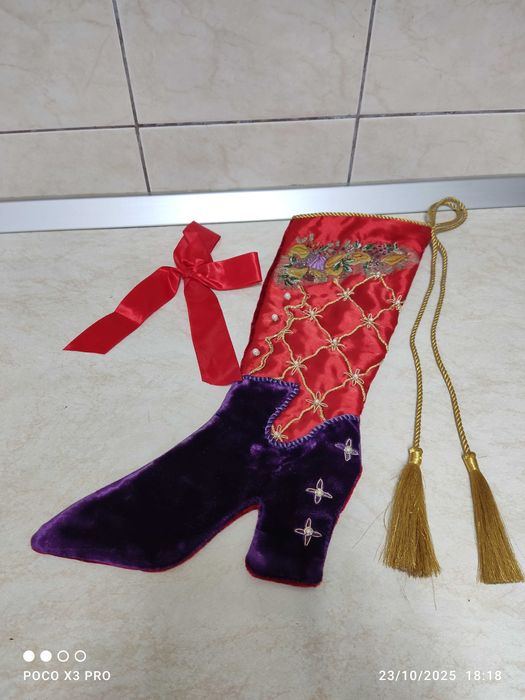 Ciorap decorativ brodat si cu margele pentru Craciun, 45cm