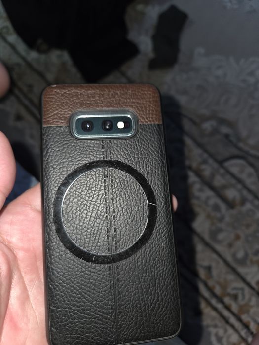 Самсунг           S10e