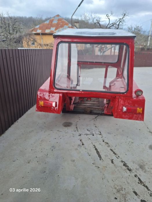 Cabină tractor.   .