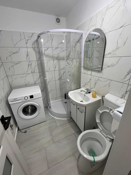 Închiriez garsonieră COMPLET renovată, prima închiriere