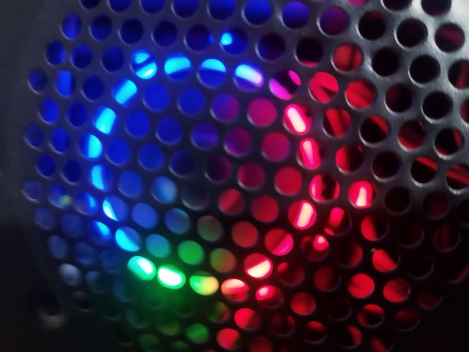 Компьютер для работы и игры.