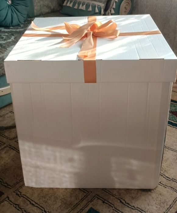 Продам коробку сюрприз .