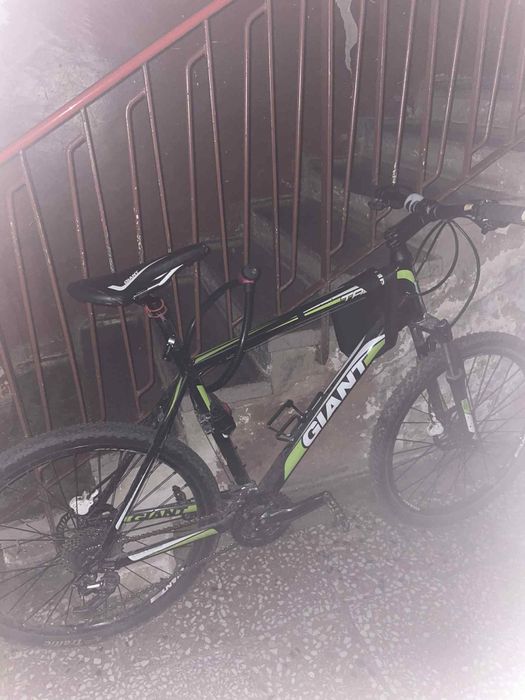 Bicicleta giant frane pe disk