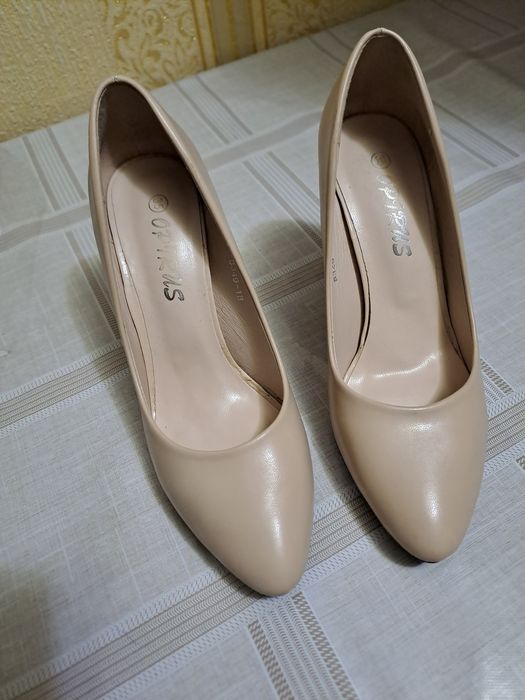 Каблук беживый 35 размер