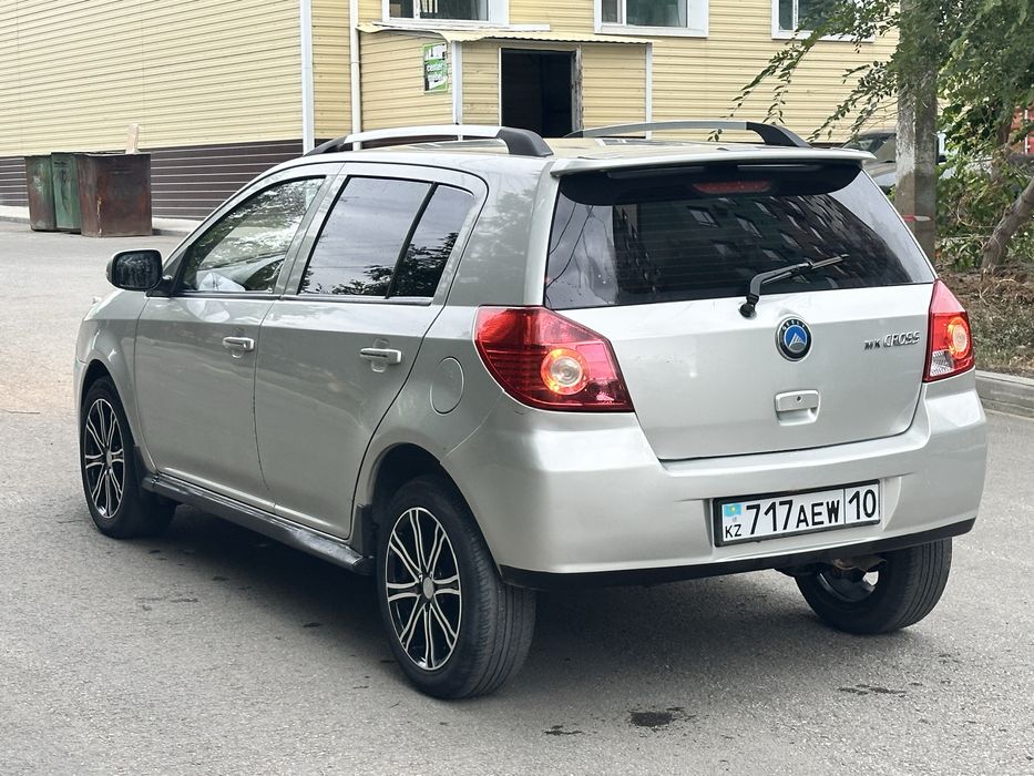 Продам Geely MK Cross 2015 год