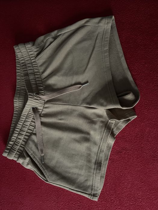 Pantaloni scurti impecabili