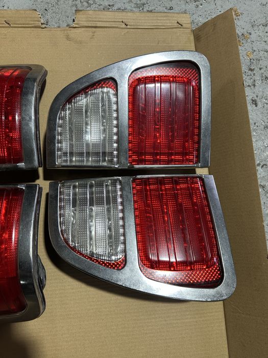 Задние фонари Lexus LX470