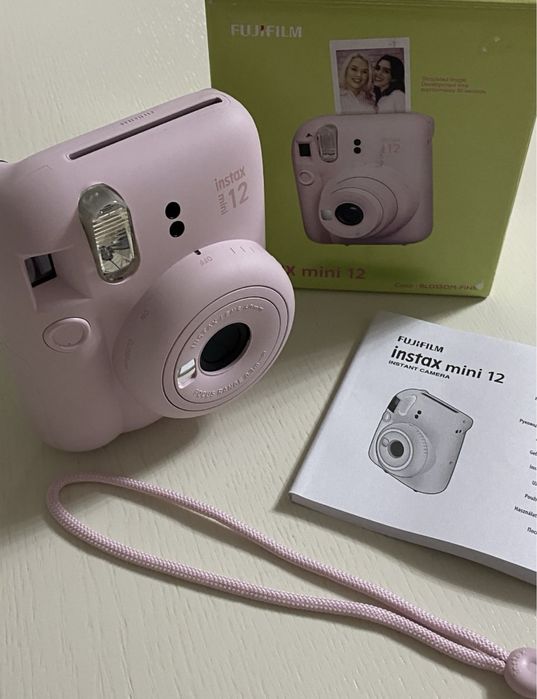Продам фотоаппарат instax mini 12 новый
