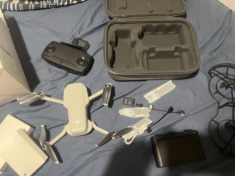 Drona dji mavic.