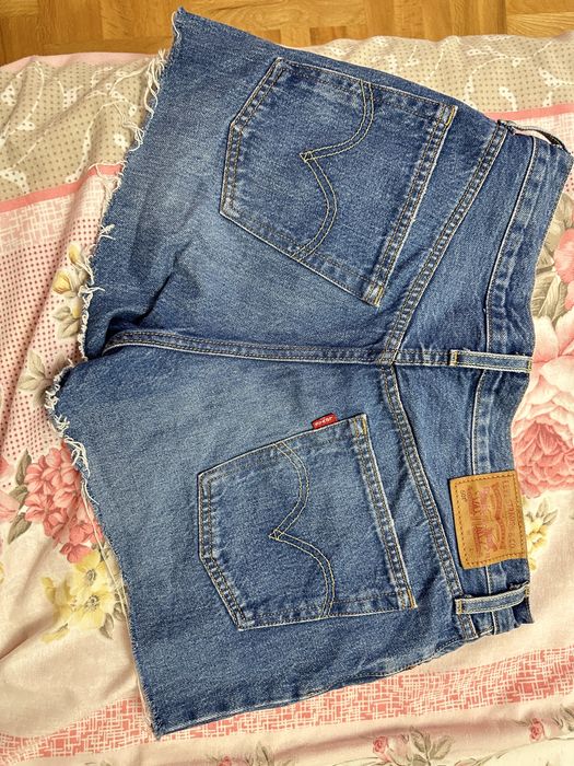 Страхотни къси дънкови панталонки Levi’s неразличими от нови