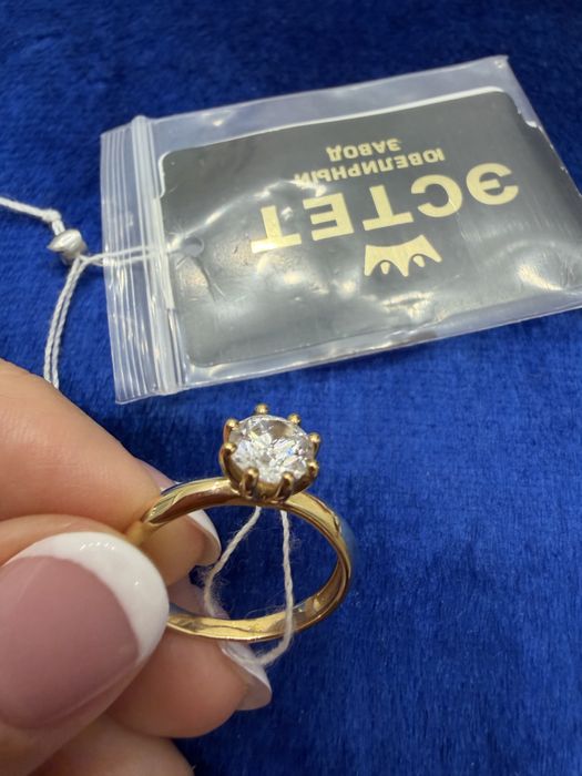 Кольцо золотое , новое