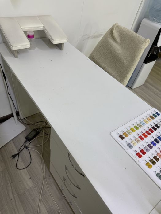 Маникюрный стол
