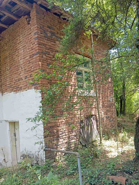 продавам стара битова къща