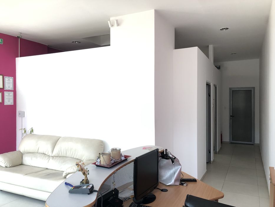 Inchiriez spatiu in zona ultra centrala, zona Calarasi colt cu Grivita